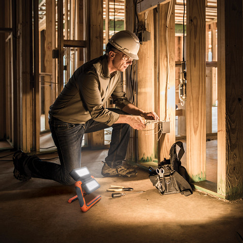 a man fixing electric cables by the light of the Energizer Rechargeable Panel Work Area Light